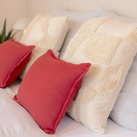 Bright 2br - 4th Floor, Balcony, Free Parking By Gravity * 프라하