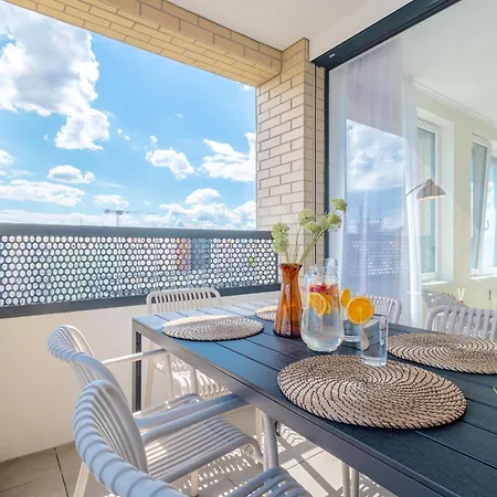 Bright 2br - 4th Floor, Balcony, Free Parking By Gravity * Prag
