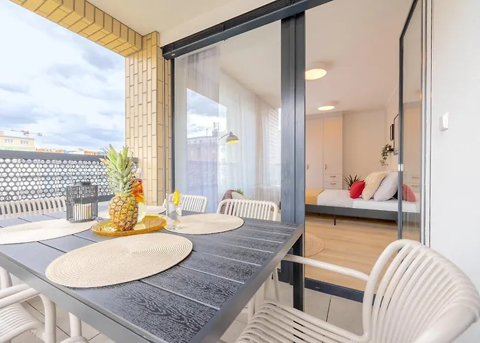 Bright 2br - 4th Floor, Balcony, Free Parking By Gravity