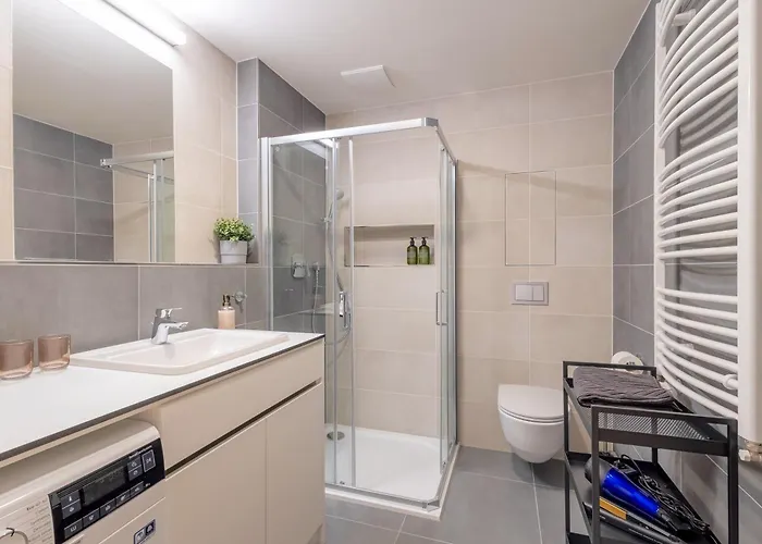 شقة Bright 2br - 4th Floor, Balcony, Free Parking By Gravity
