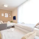 Apartmán Bright 2br - 4th Floor, Balcony, Free Parking By Gravity *