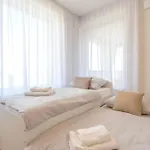 Bright 2br - 4th Floor, Balcony, Free Parking By Gravity Praha