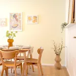 Apartmán Bright 2br - 4th Floor, Balcony, Free Parking By Gravity *