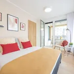 Bright 2br - 4th Floor, Balcony, Free Parking By Gravity Apartmán