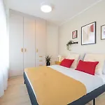 Bright 2br - 4th Floor, Balcony, Free Parking By Gravity Apartmán *