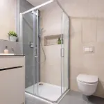 Bright 2br - 4th Floor, Balcony, Free Parking By Gravity Praha