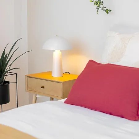 Apartment Bright 2br - 4th Floor, Balcony, Free Parking By Gravity