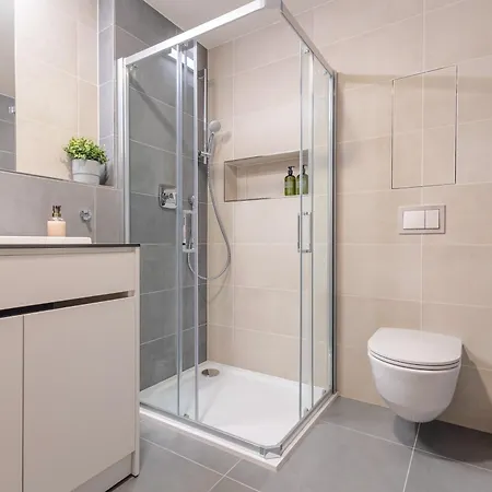 Apartmán Bright 2br - 4th Floor, Balcony, Free Parking By Gravity *