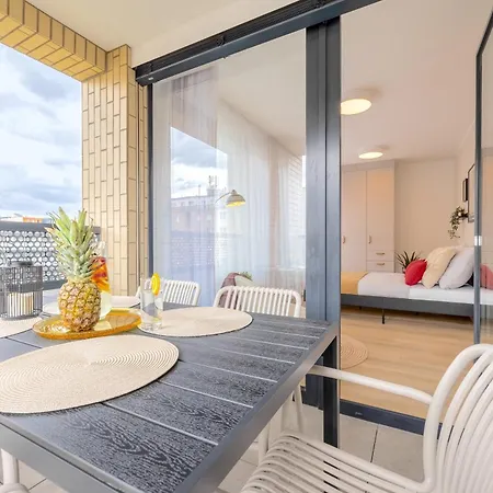 Bright 2br - 4th Floor, Balcony, Free Parking By Gravity