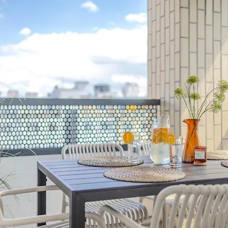 Bright 2br - 4th Floor, Balcony, Free Parking By Gravity * Praha