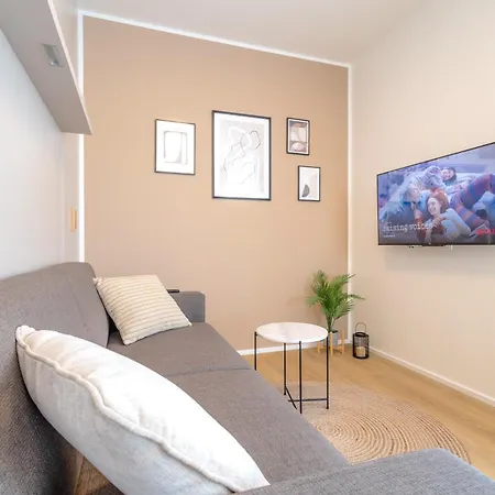 Bright 2br - 4th Floor, Balcony, Free Parking By Gravity 公寓 布拉格
