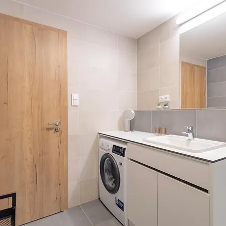 Apartmán Bright 2br - 4th Floor, Balcony, Free Parking By Gravity Praha