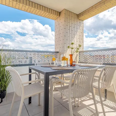 Bright 2br - 4th Floor, Balcony, Free Parking By Gravity * Praha