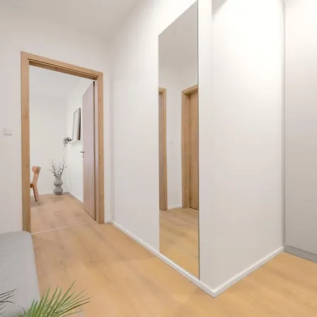 Bright 2br - 4th Floor, Balcony, Free Parking By Gravity Apartamento