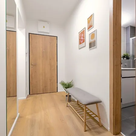 Bright 2br - 4th Floor, Balcony, Free Parking By Gravity 公寓 布拉格