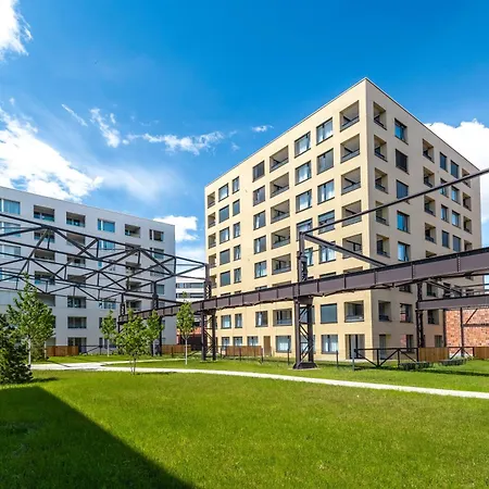 Bright 2br - 4th Floor, Balcony, Free Parking By Gravity Praha