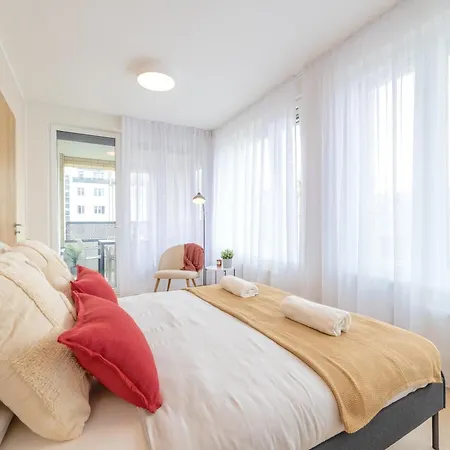 Apartment Bright 2br - 4th Floor, Balcony, Free Parking By Gravity *