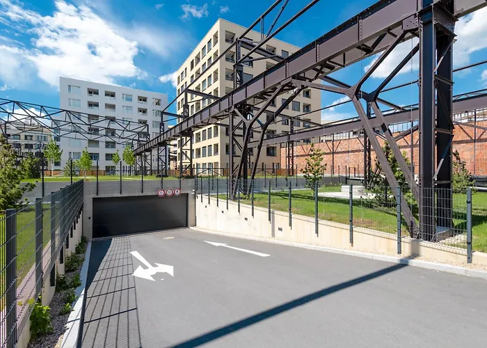 Bright 2br - 4th Floor, Balcony, Free Parking By Gravity Apartment
