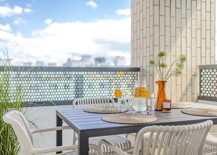 Bright 2br - 4th Floor, Balcony, Free Parking By Gravity * Praha