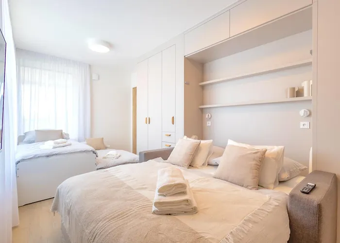 Bright 2br - 4th Floor, Balcony, Free Parking By Gravity Apartment *