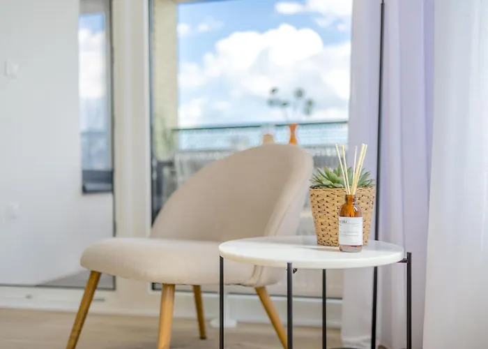 Bright 2br - 4th Floor, Balcony, Free Parking By Gravity Apartment *