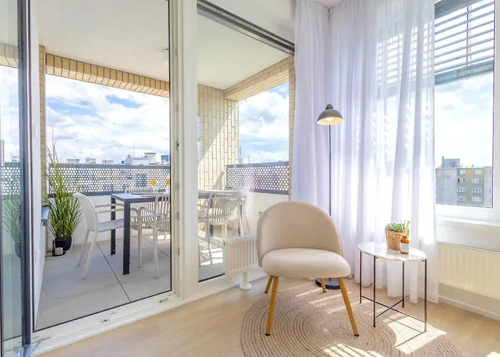 Bright 2br - 4th Floor, Balcony, Free Parking By Gravity