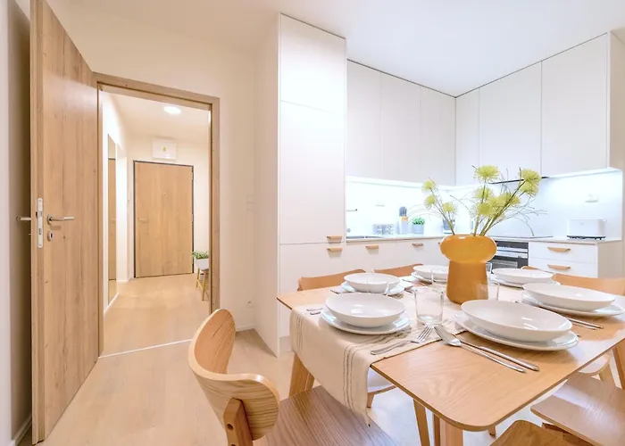 Bright 2br - 4th Floor, Balcony, Free Parking By Gravity Apartmán