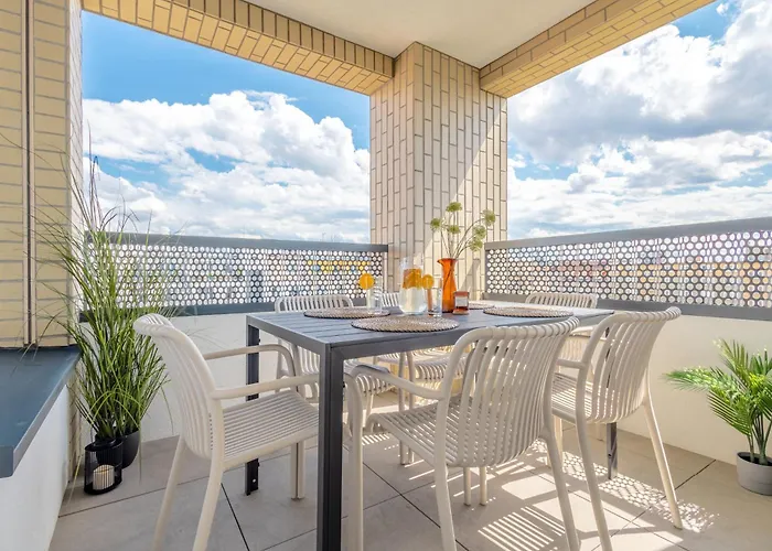 Bright 2br - 4th Floor, Balcony, Free Parking By Gravity * Prague
