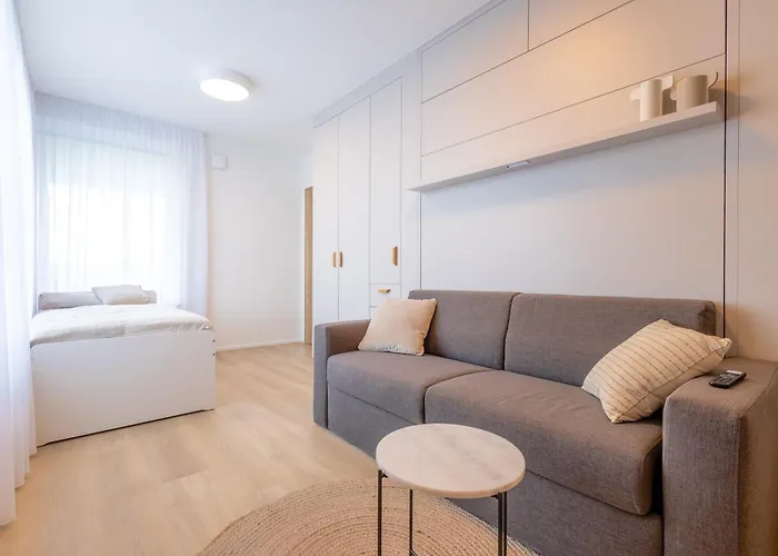 Apartmán Bright 2br - 4th Floor, Balcony, Free Parking By Gravity