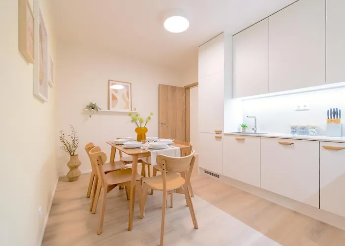 Bright 2br - 4th Floor, Balcony, Free Parking By Gravity Apartmán *