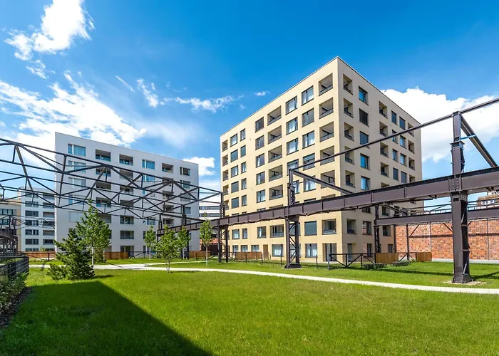 Bright 2br - 4th Floor, Balcony, Free Parking By Gravity Praha