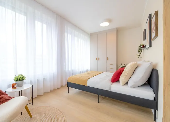 Apartmán Bright 2br - 4th Floor, Balcony, Free Parking By Gravity