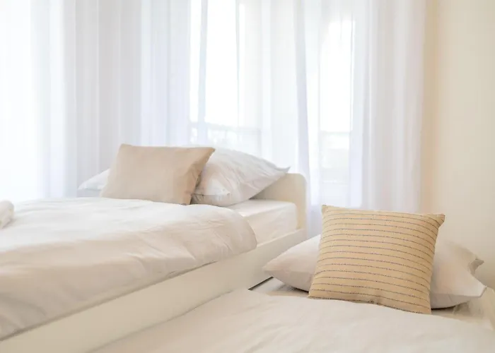Bright 2br - 4th Floor, Balcony, Free Parking By Gravity Apartment Prague