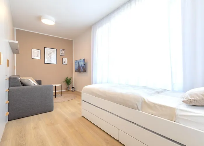 Bright 2br - 4th Floor, Balcony, Free Parking By Gravity Praga