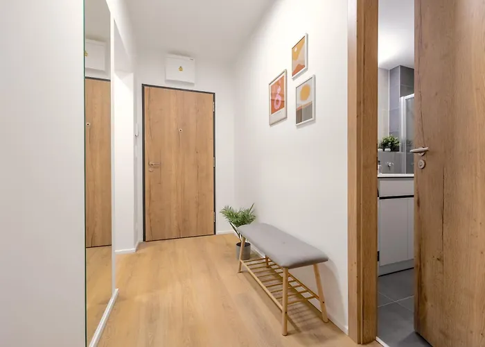 Bright 2br - 4th Floor, Balcony, Free Parking By Gravity Appartamento Praga